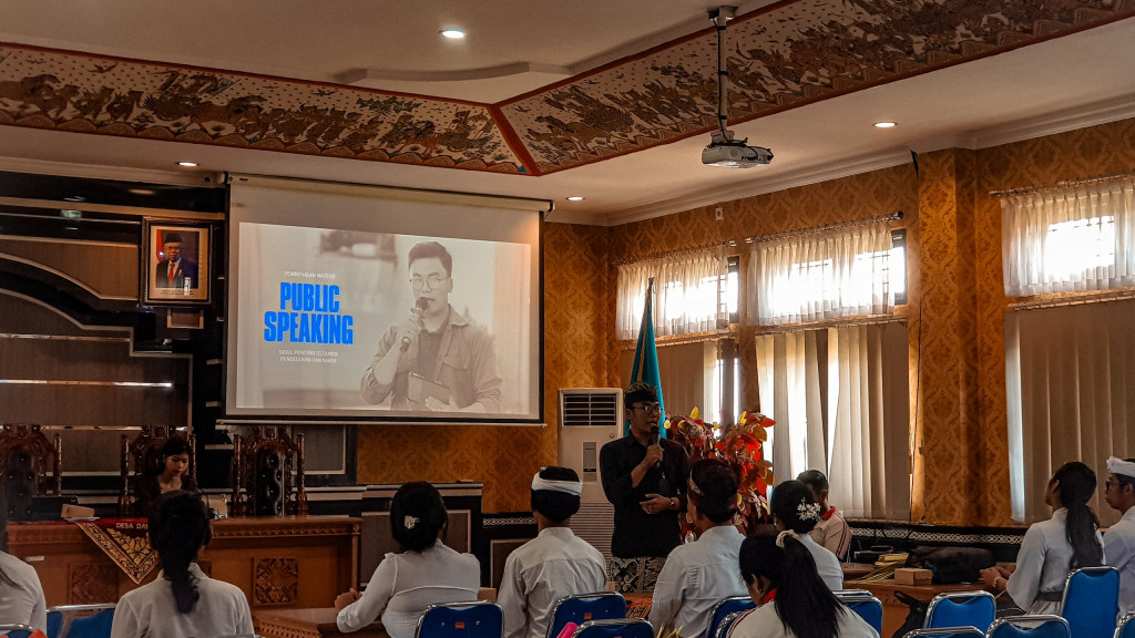 Pembekalan Materi Public Speaking pada Pemilihan Jegeg Bagus Dalung 2024